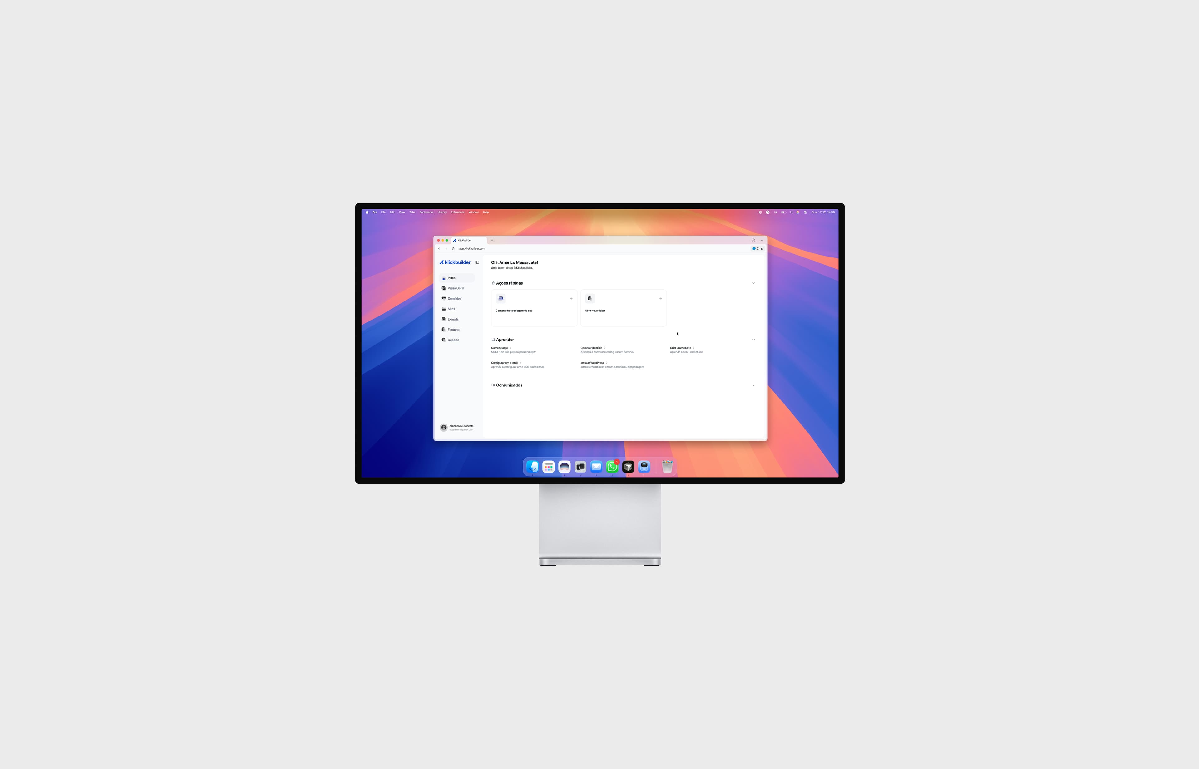 Plataforma KlickBuilder apresentada num monitor